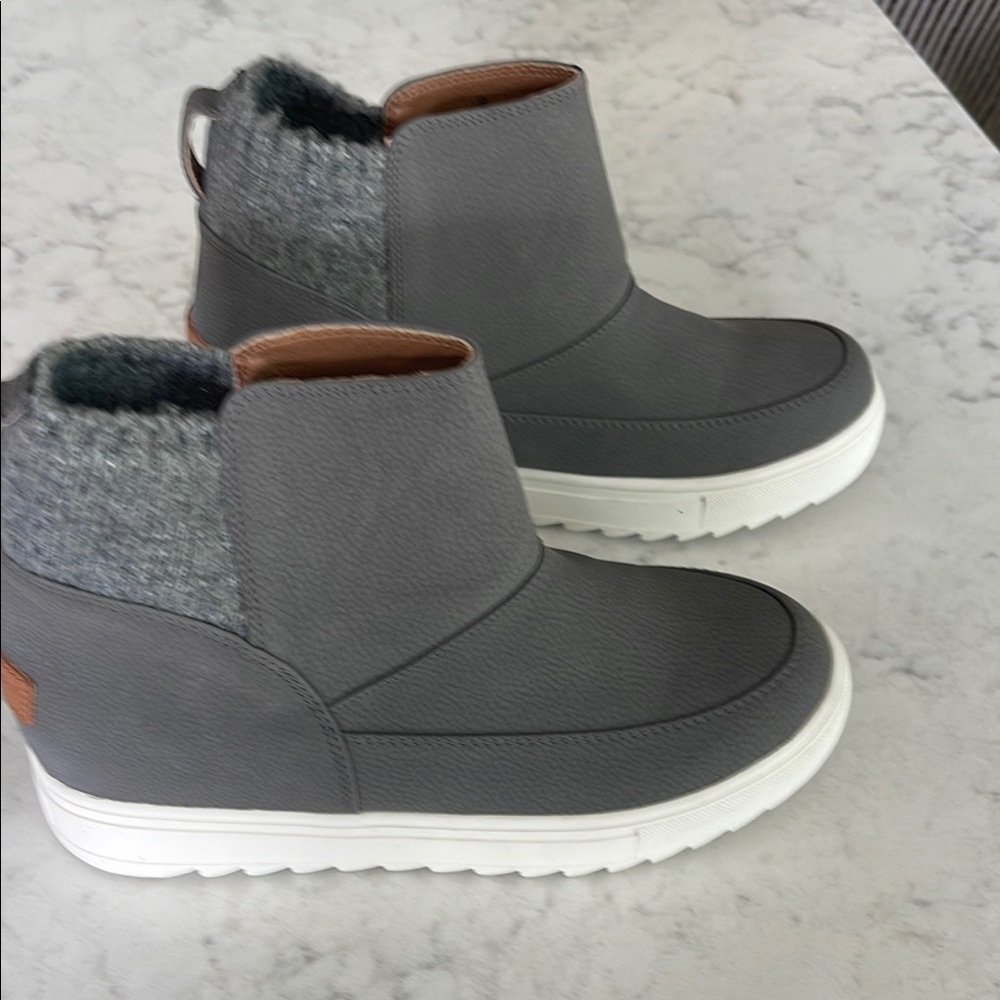 Yellow Box Gray Ankle Boots - Picture 4 of 5